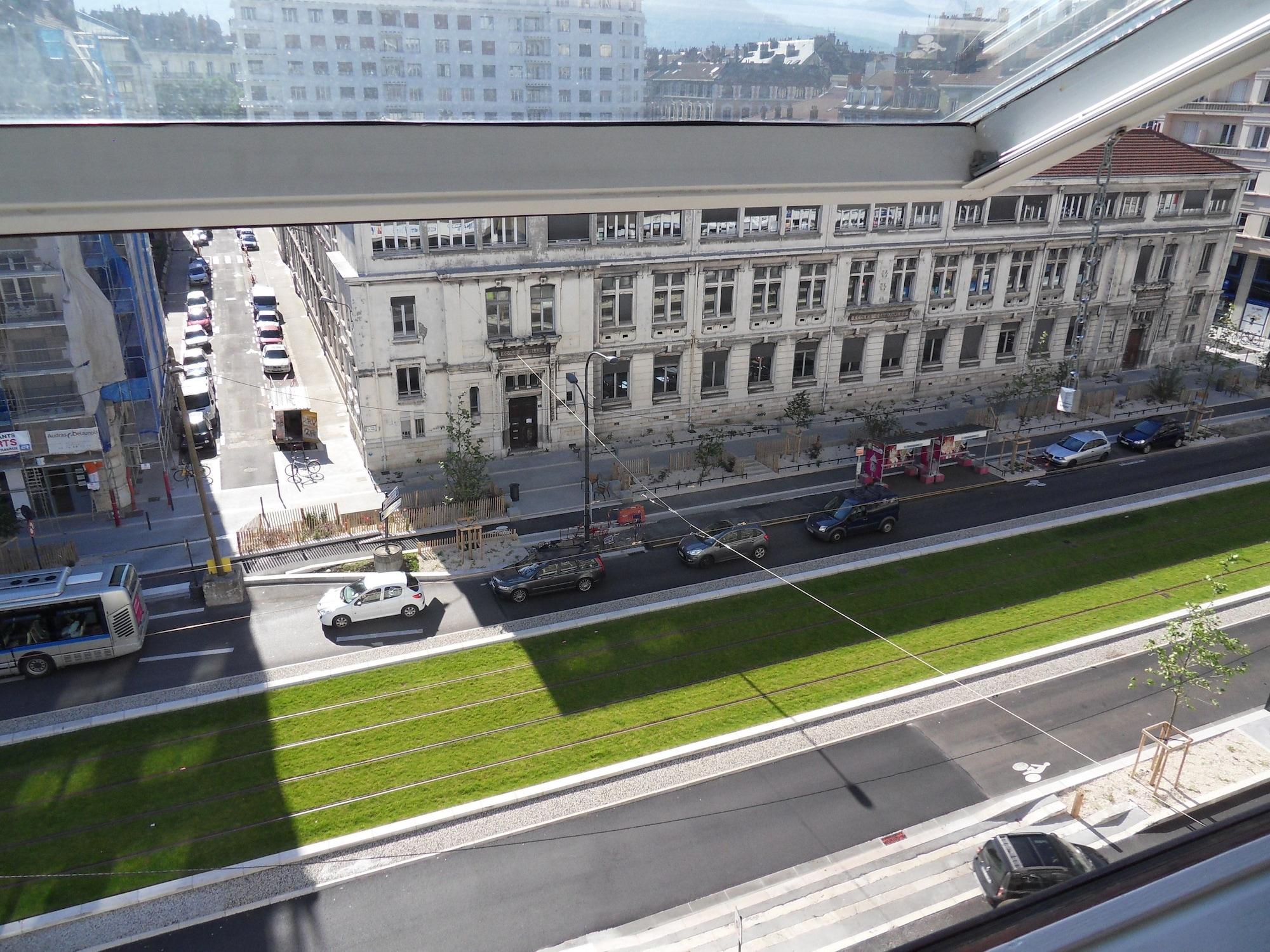 Ibis Styles Grenoble Centre Gare Hotel Bagian luar foto