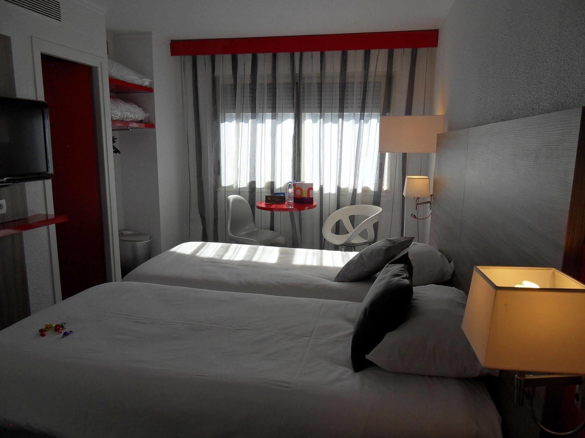 Ibis Styles Grenoble Centre Gare Hotel Bagian luar foto